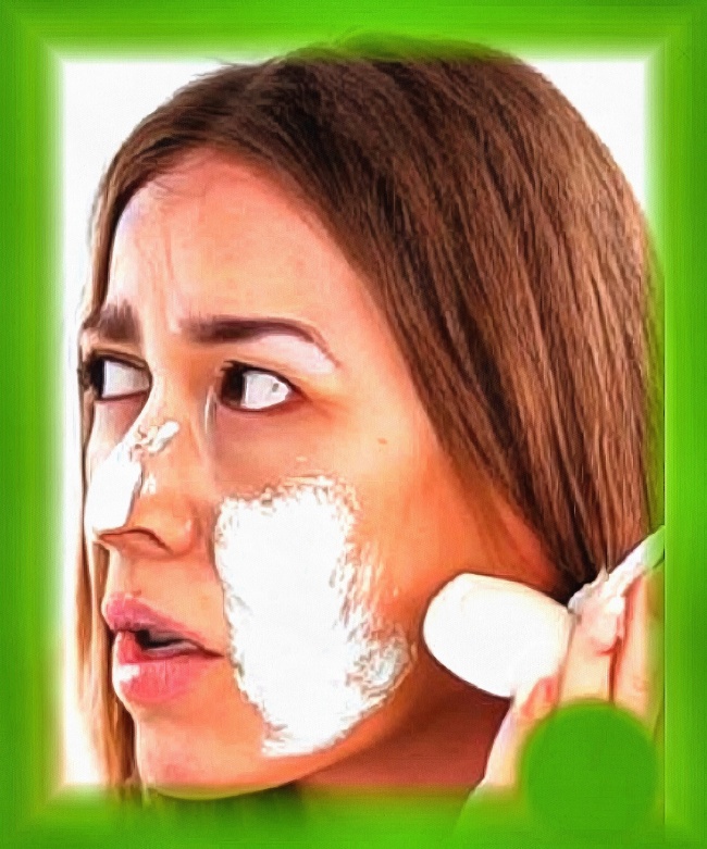 Блог #95. 
Девушка мажет лицо кремом. Foto от MatchFixingBet.Ru